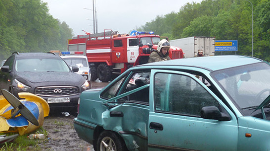 На трассе М4 под Воронежем столкнулись Daewoo и Infiniti: двое пострадали