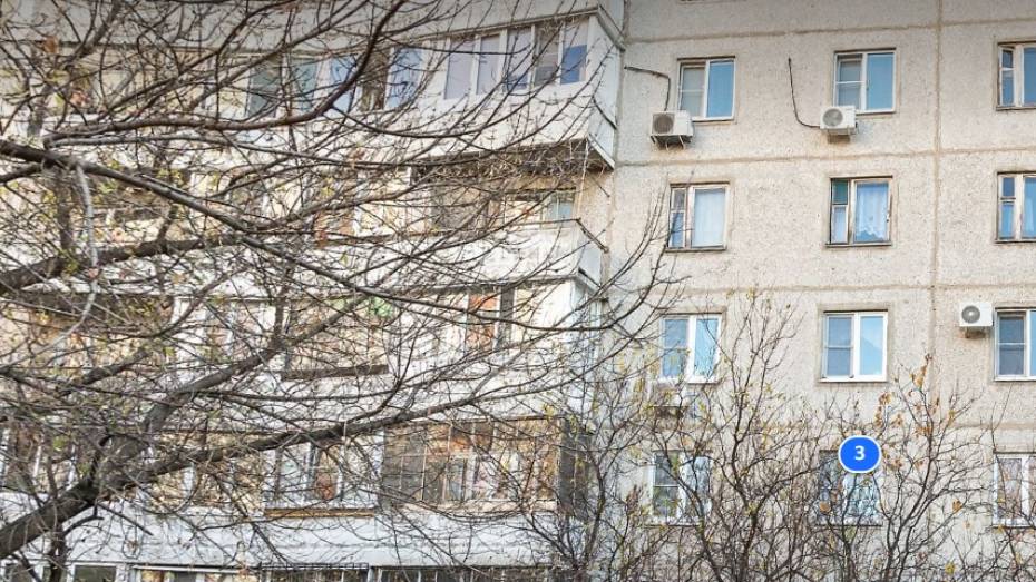 В Воронеже в доме на Спортивной набережной лопнули трубы отопления и канализации