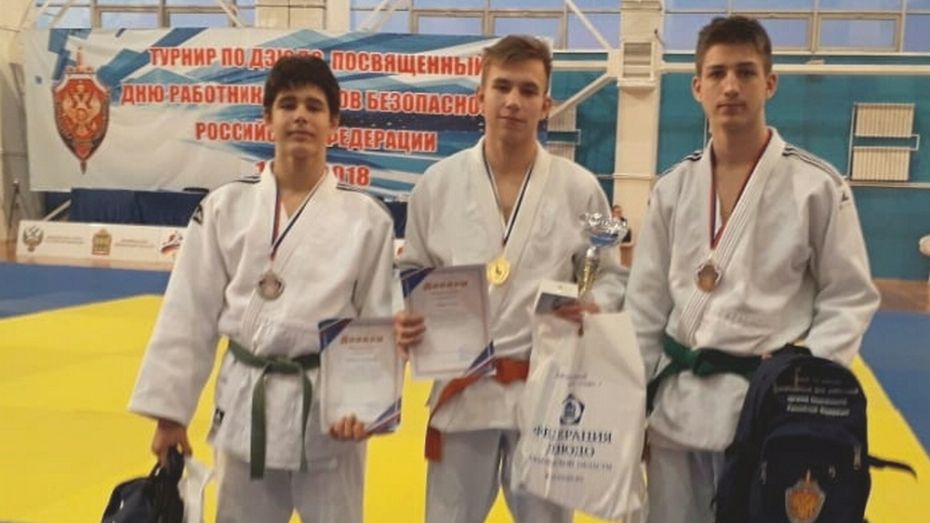 Поворинский спортсмен завоевал «золото» на межрегиональном турнире по дзюдо