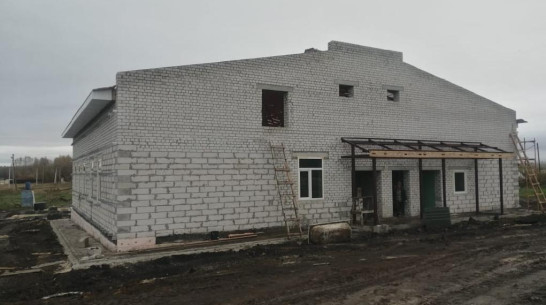 На подрядчика завели 2 дела за срыв сроков строительства амбулатории под Воронежем