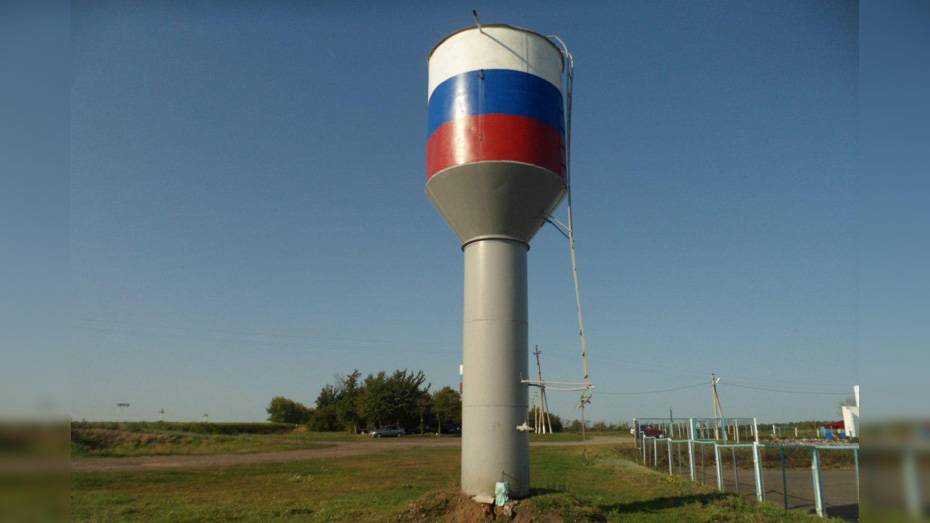В подгоренском селе Андреевка активисты отремонтировали водонапорную башню