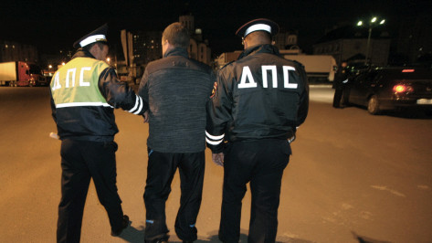 Пьяный водитель сломал нос старшему инспектору ДПС в Воронежской области