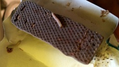 Воронежцы нашли червей в конфетах из «Пятью пять» (ВИДЕО)