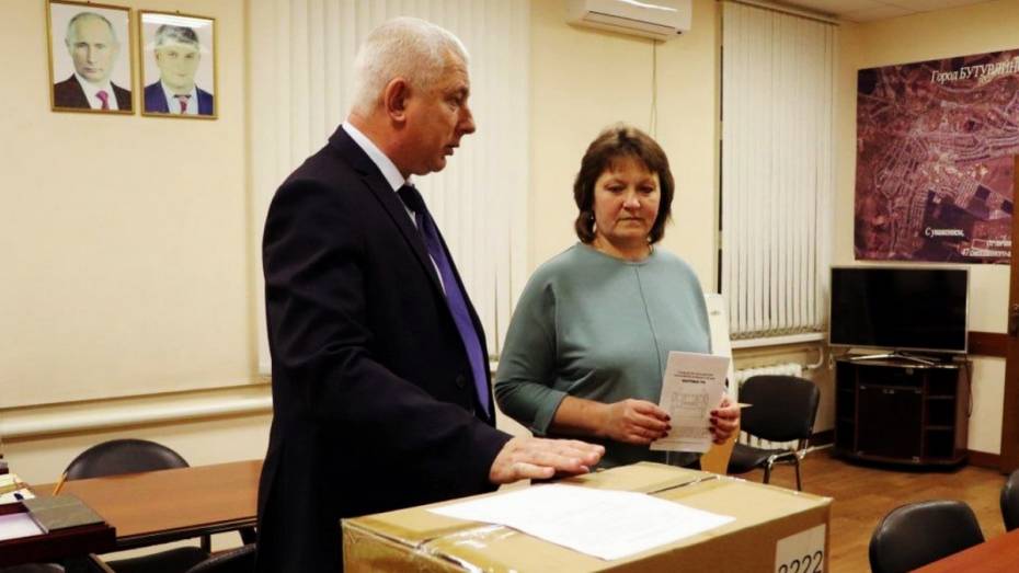 В Бутурлиновском районе матери двух бойцов СВО передали для сыновей портативную зарядную станцию