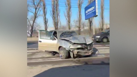 Воронежцы сообщили об аварии на Вогрэсовском мосту днем 12 марта