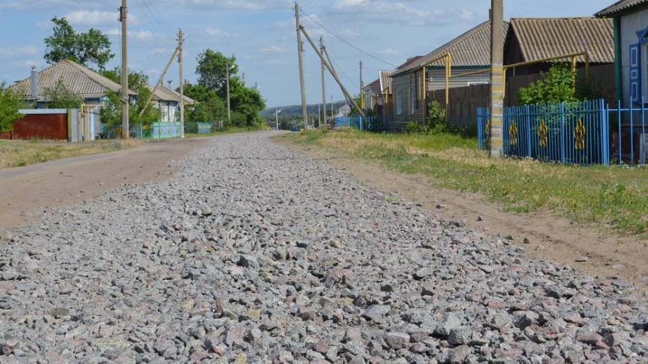 В лискинском хуторе Михайловский на укрепление дороги щебенкой потратят 1,7 млн рублей