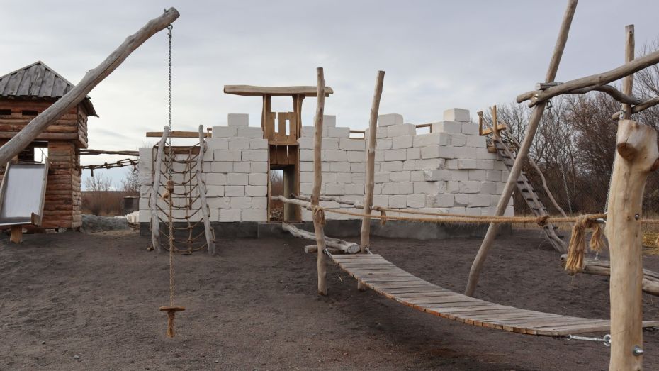 В воронежском Дивногорье построили детскую «Маяцкую крепость»