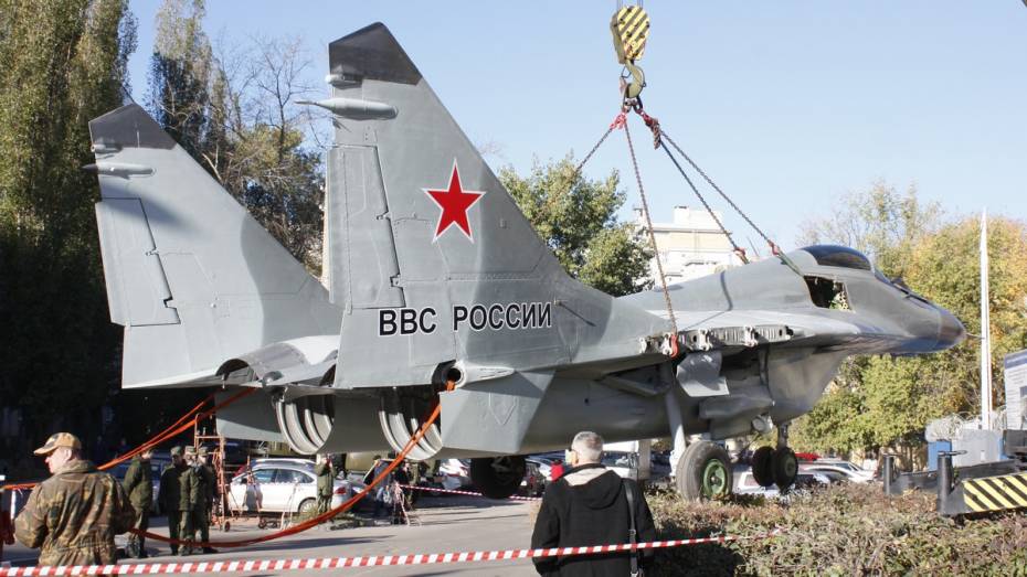 На входе в Военно-воздушную академию Воронежа установят истребитель