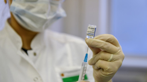Более 500 родственников воронежских военных получили прививку от ковида