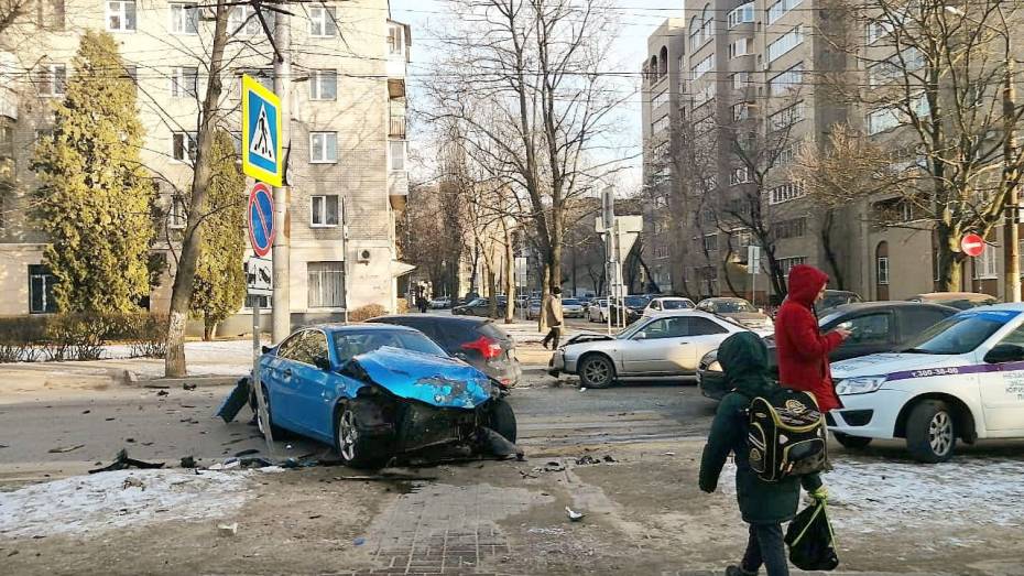 Воронежский бизнесмен пожаловался на отсутствие светофора на опасном перекрестке у школы