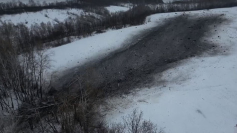 СК показал кадры с места крушения самолета Ил-76 рядом с Воронежской областью