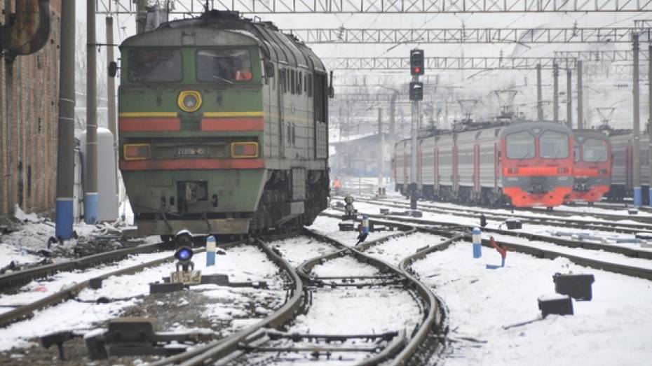 В Павловском районе злоумышленники сливали дизельное топливо с локомотива