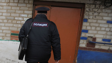 Труп 39-летнего мужчины несколько дней пролежал в жилой пятиэтажке в центре Воронежа