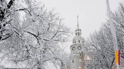 Начало новогодних праздников в Воронеже будет облачным и снежным
