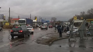 Фуры спровоцировали пробку на платном участке в Воронежской области
