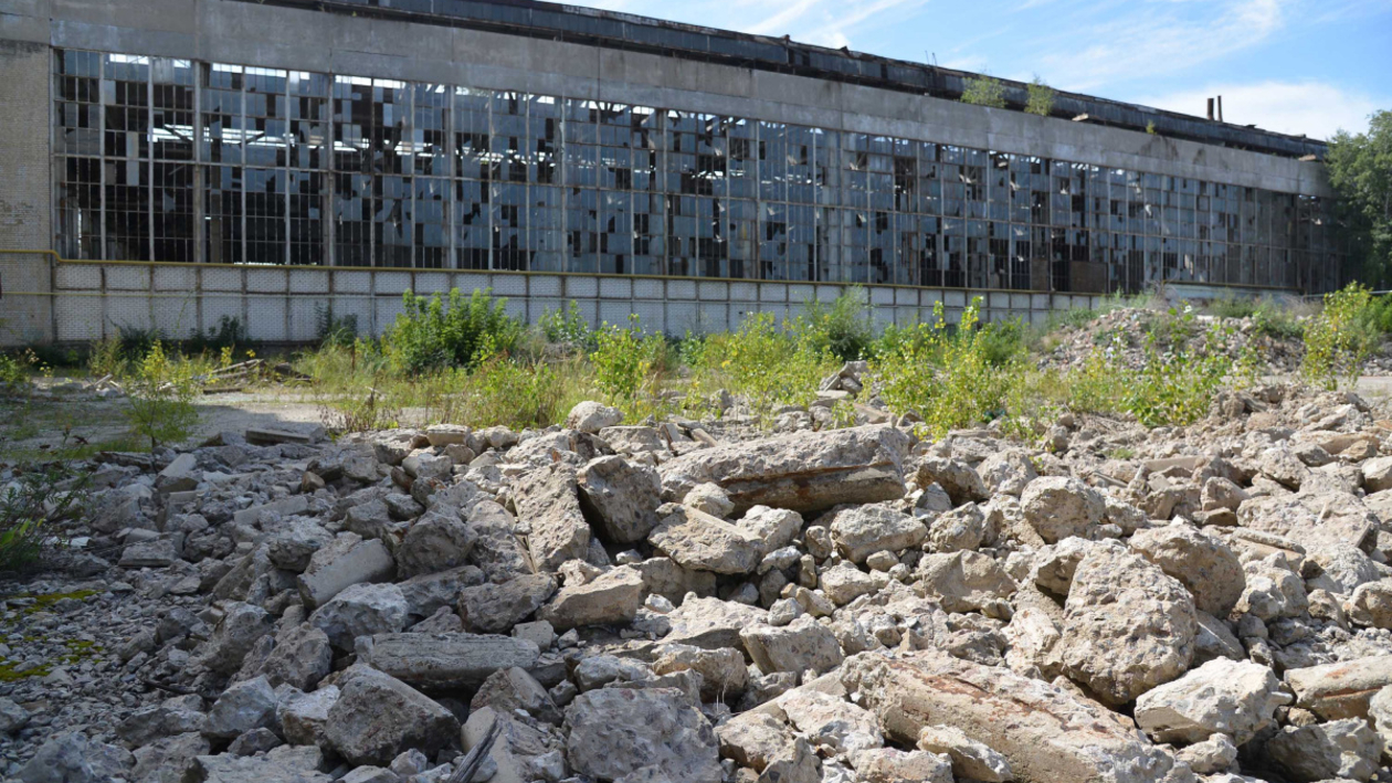 воронежский завод имени коминтерна история. b61d55cace6e42ed15eb687e73cca8ae. воронежский завод имени коминтерна история фото. воронежский завод имени коминтерна история-b61d55cace6e42ed15eb687e73cca8ae. картинка воронежский завод имени коминтерна история. картинка b61d55cace6e42ed15eb687e73cca8ae. В центре спецпроекта «Легенды Воронежа» – уже несуществующий, но легендарный памятник промышленной истории – экскаваторный завод имени Коминтерна. Его бывшие помещения еще стоят и даже частично используются под другие нужды по адресу: Московский проспект, 11. А во время войны тут выпускали «катюши», наводившие ужас на немцев. До сих пор завод хранит свои подземные тайны – бомбоубежища и старинные коммуникации. воронежский завод имени коминтерна история. b61d55cace6e42ed15eb687e73cca8ae. воронежский завод имени коминтерна история фото. воронежский завод имени коминтерна история-b61d55cace6e42ed15eb687e73cca8ae. картинка воронежский завод имени коминтерна история. картинка b61d55cace6e42ed15eb687e73cca8ae. В центре спецпроекта «Легенды Воронежа» – уже несуществующий, но легендарный памятник промышленной истории – экскаваторный завод имени Коминтерна. Его бывшие помещения еще стоят и даже частично используются под другие нужды по адресу: Московский проспект, 11. А во время войны тут выпускали «катюши», наводившие ужас на немцев. До сих пор завод хранит свои подземные тайны – бомбоубежища и старинные коммуникации.