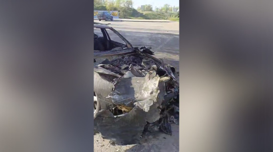 Воронежцы сняли на видео пылающий Mercedes-Benz дрифтеров