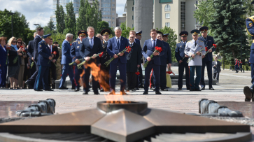 Губернатор Воронежской области почтил память павших в годы Великой Отечественной войны