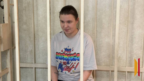 «Скучаю по дочери»: мать, бросившая 3-летнюю девочку в Воронеже, останется в СИЗО еще на полгода