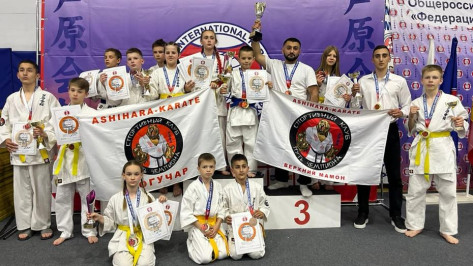 Верхнемамонские каратисты завоевали 27 медалей на межрегиональном турнире