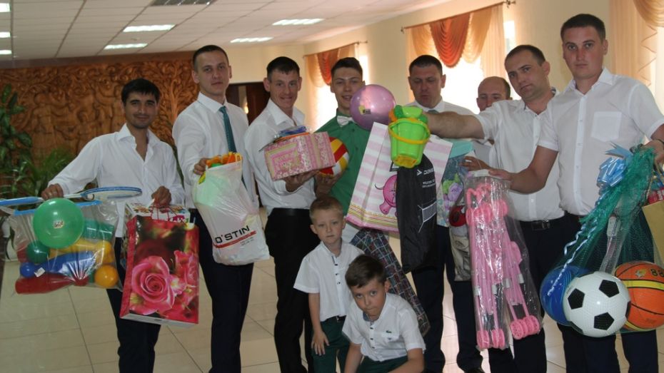 Новохоперские молодожены подарят игрушки детям из реабилитационного центра