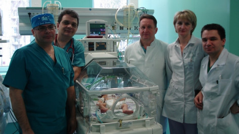 В Воронеже известный кардиохирург сделал инновационную операцию двухлетнему мальчику