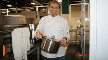 На высшем уровне: воронежских студентов обучает шеф-повар из Франции, который готовил для Президента Владимира Путина