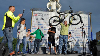 Участникам велофестиваля в Воронеже вручили «губернаторские» велосипеды