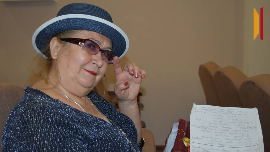 «Я хочу, чтоб после меня на земле что-то осталось». Пенсионерка из грибановского села выпустила первый авторский сборник