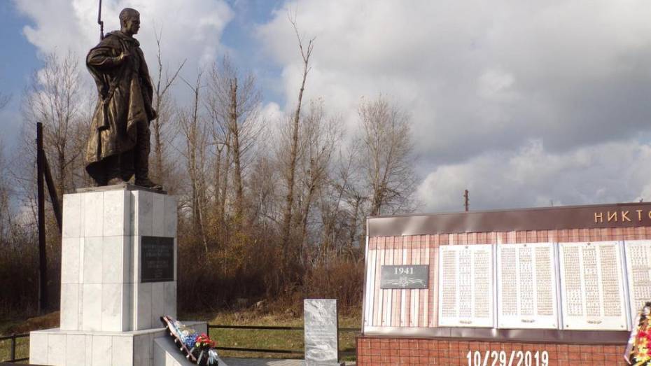 В петропавловском селе Новотроицкое установили новую скульптуру советского солдата
