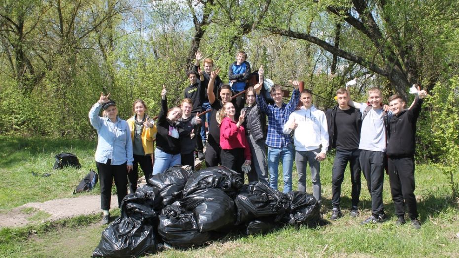 Хохольские старшеклассники провели экологическую акцию «Помоги природе»