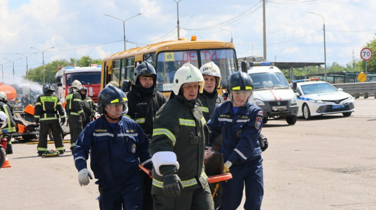 «Пострадали 30, погибли 7»: крупные учения прошли на трассе под Воронежем