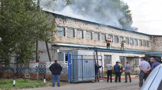 Мастерская местного сельхозпредприятия загорелась в Подгоренском районе