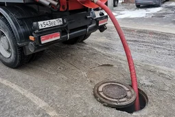 На улице Ленина в Воронеже ликвидировали последствия аварии на канализационной сети