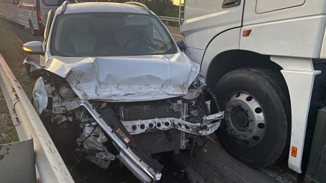 Двое воронежцев попали в больницу по вине водителя грузовика