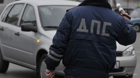 В Воронеже женщина-водитель пыталась дать взятку инспектору ГИБДД