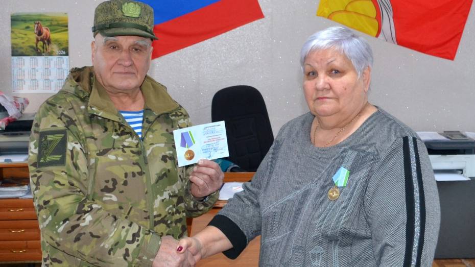 Глава сельского поселения из Грибановского района получила медаль «За верность десантному братству»