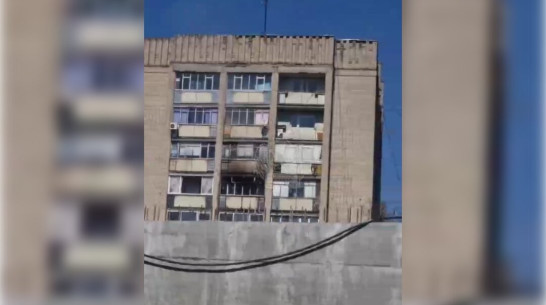 В Воронеже в девятиэтажке на улице Остужева загорелась квартира