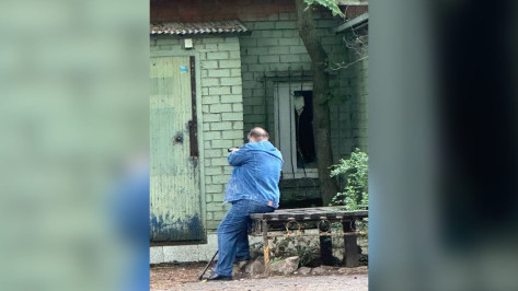 Мужчина с пистолетом в руках напугал воронежцев в парке «Танаис»