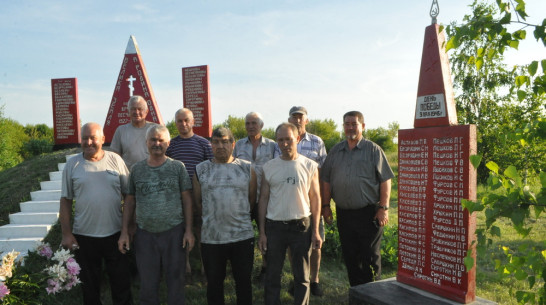 Эртильцы сделали памятник фронтовикам из исчезнувшего поселка Красная Песчановка