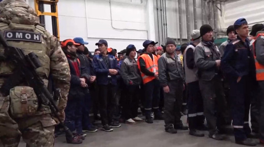 В распределительном центре под Воронежем выявили 15 нелегалов среди работников