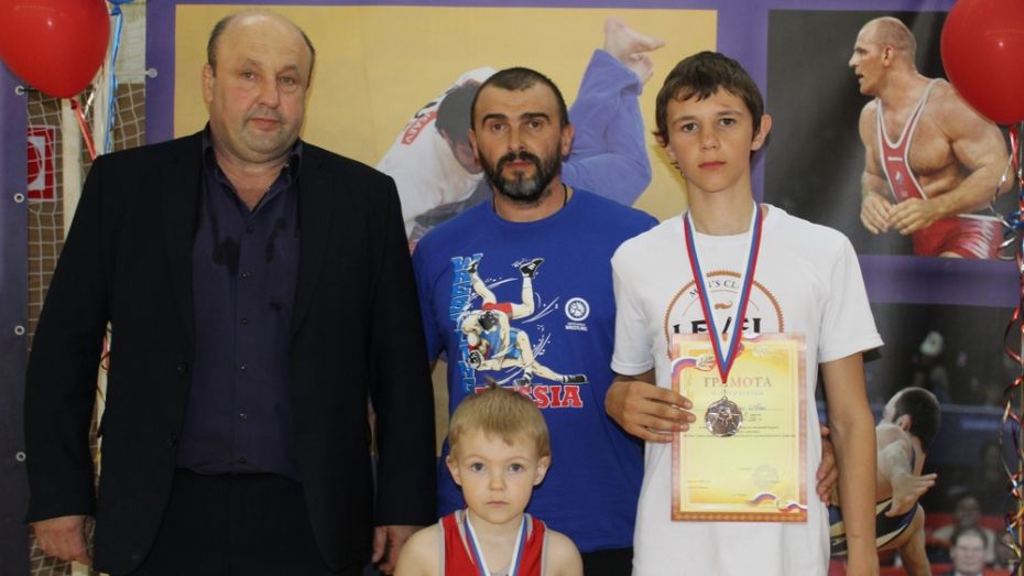 Репьевские борцы завоевали 2 «бронзы» на межрегиональном турнире
