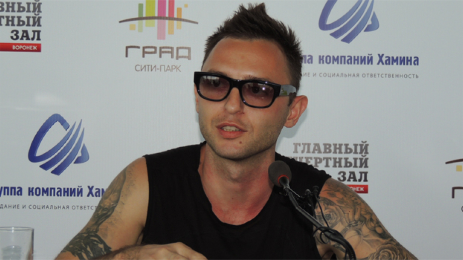 Рома Билык: «Раньше поклонницы закидывали сцену трусиками. Теперь белье подорожало и им, видимо, стало жалко» 