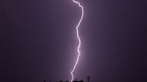 Под Воронежем из-за удара молнии загорелась трансформаторная подстанция