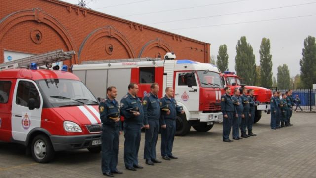 Воронежские спасатели почтили память погибших в Москве пожарных
