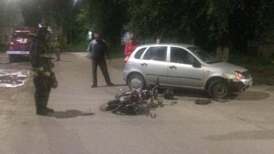 В Воронежской области автомобилистка на «Ладе» сбила подростка на мотоцикле