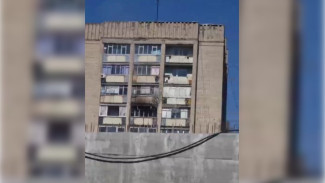 В Воронеже в девятиэтажке на улице Остужева загорелась квартира