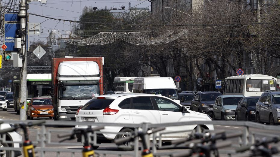 В конце рабочей недели в Воронеже зафиксировали 9-балльные пробки