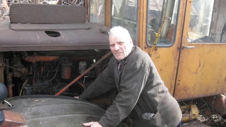 75-летний житель Новохоперского района собрал трактор из металлолома