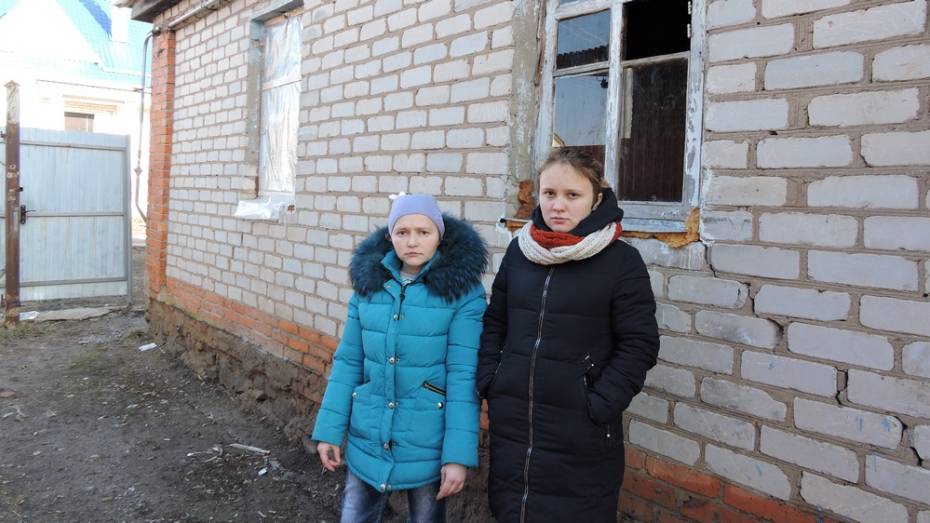Сестры из Кантемировки попросили помощи в восстановлении дома после пожара
